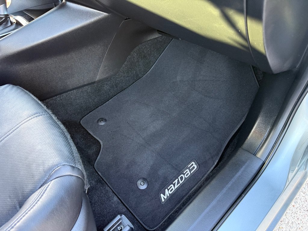 Used 2018 MAZDA MAZDA3 Grand Touring w/ Premium Equipment Package FWD image 20