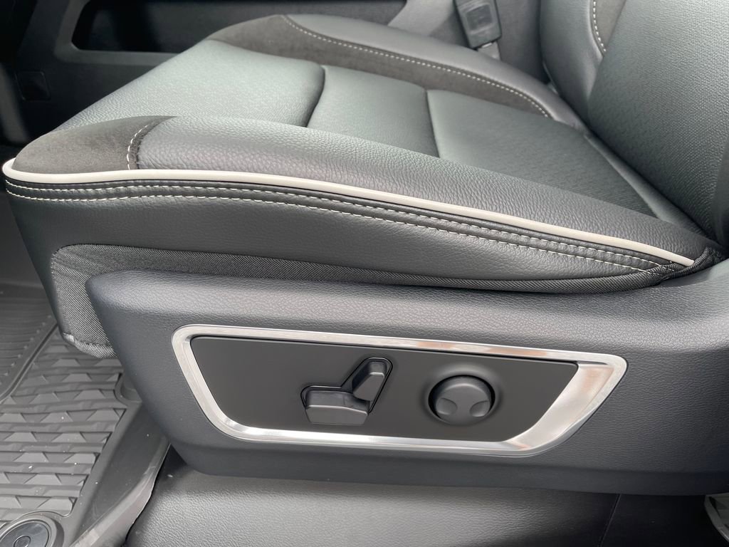 New 2025 RAM 1500 Laramie w/ Off Road Group image 21