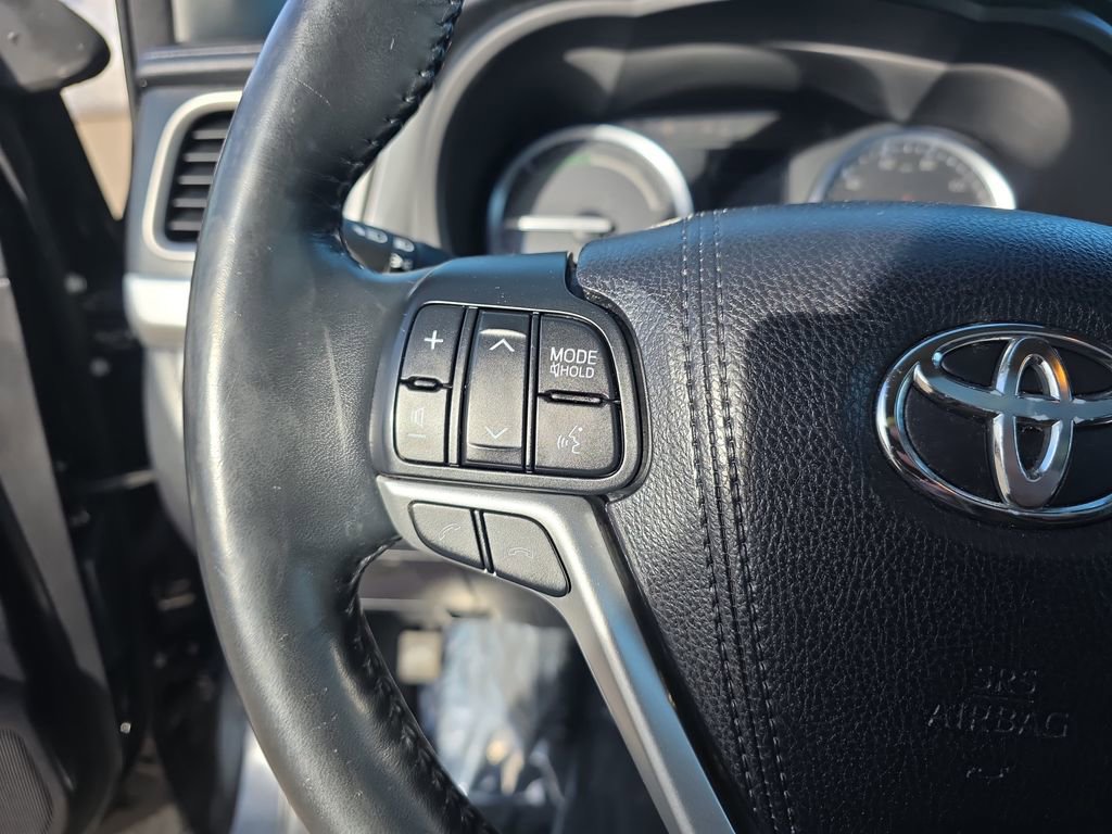 Used 2017 Toyota Highlander Limited Platinum image 18