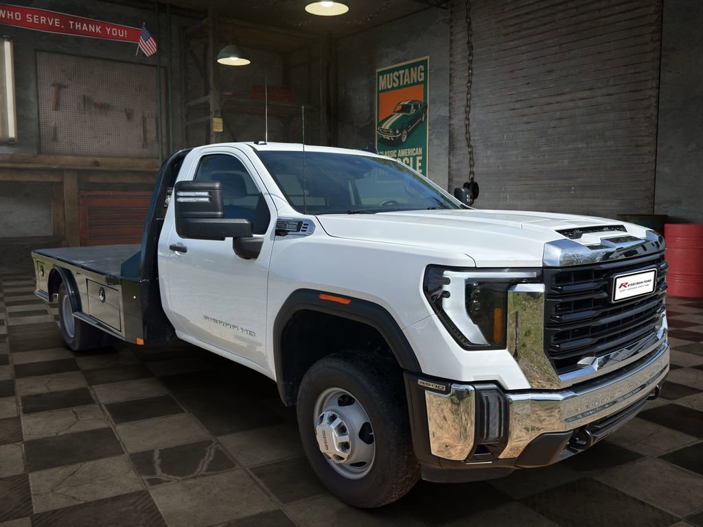 Used 2024 GMC Sierra 3500 Pro image 2