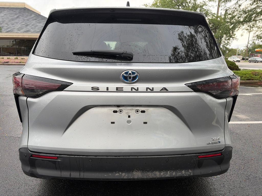 Used 2023 Toyota Sienna XLE FWD image 5