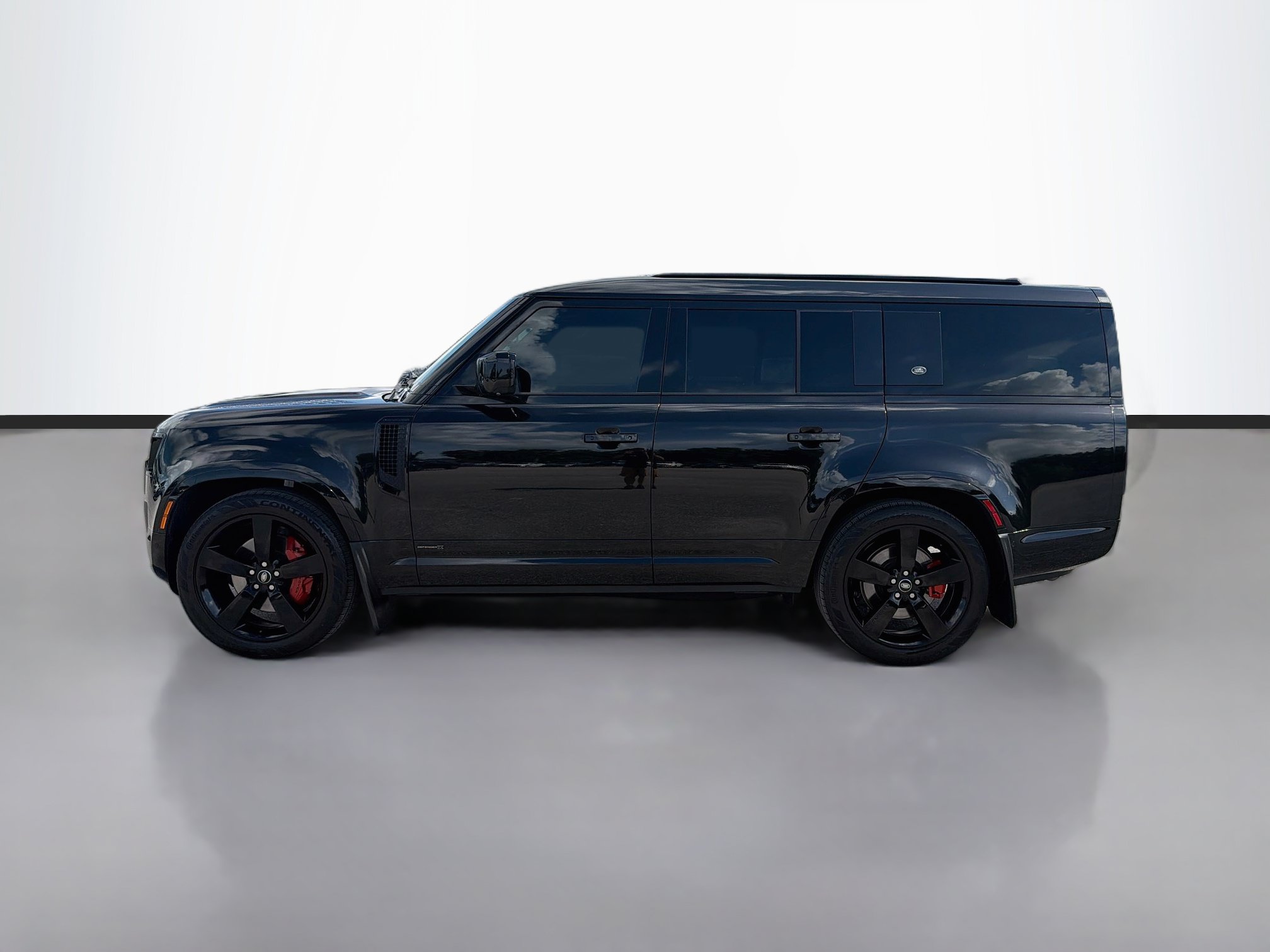 Used 2024 Land Rover Defender 130 X AWD/4WD image 2