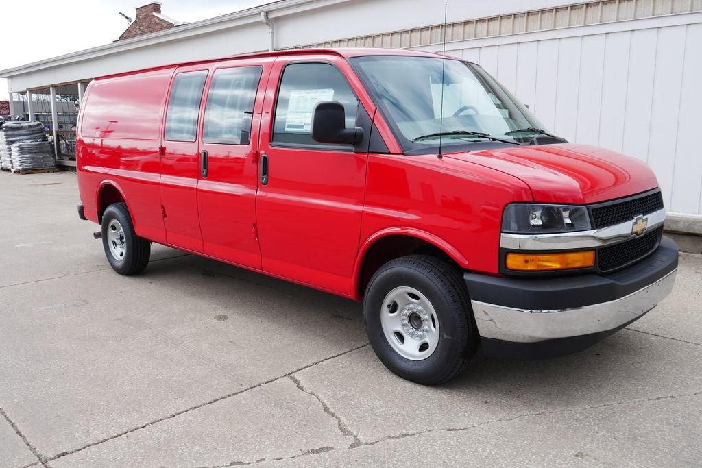 New 2026 Chevrolet Express 3500 Extended image 2