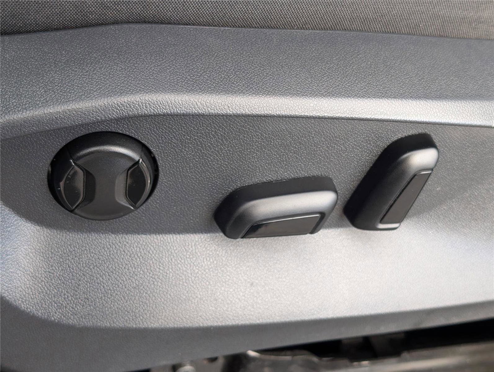 Used 2023 Volkswagen Tiguan SE w/ Panoramic Sunroof Package image 20