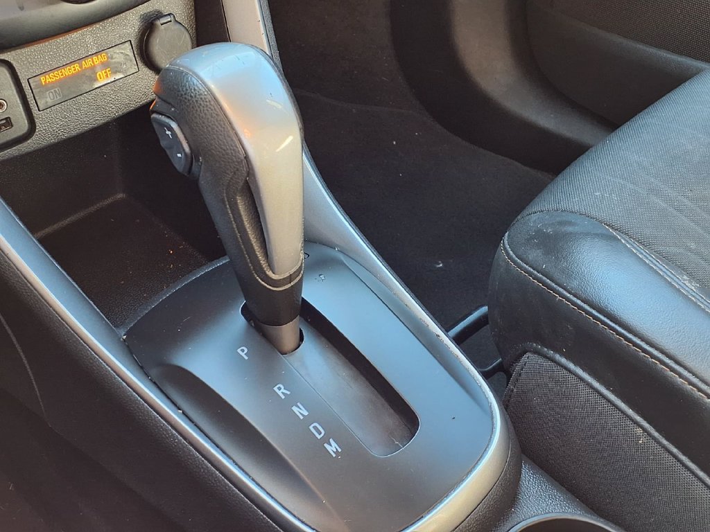 Used 2020 Chevrolet Trax LT w/ LT Convenience Package FWD image 23