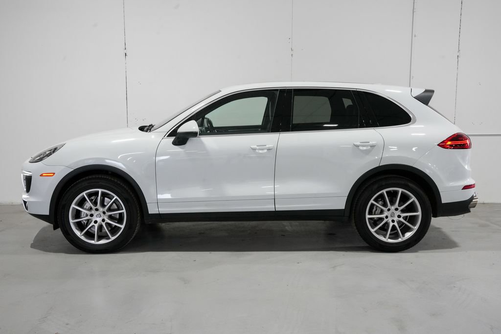 Used 2015 Porsche Cayenne S image 2