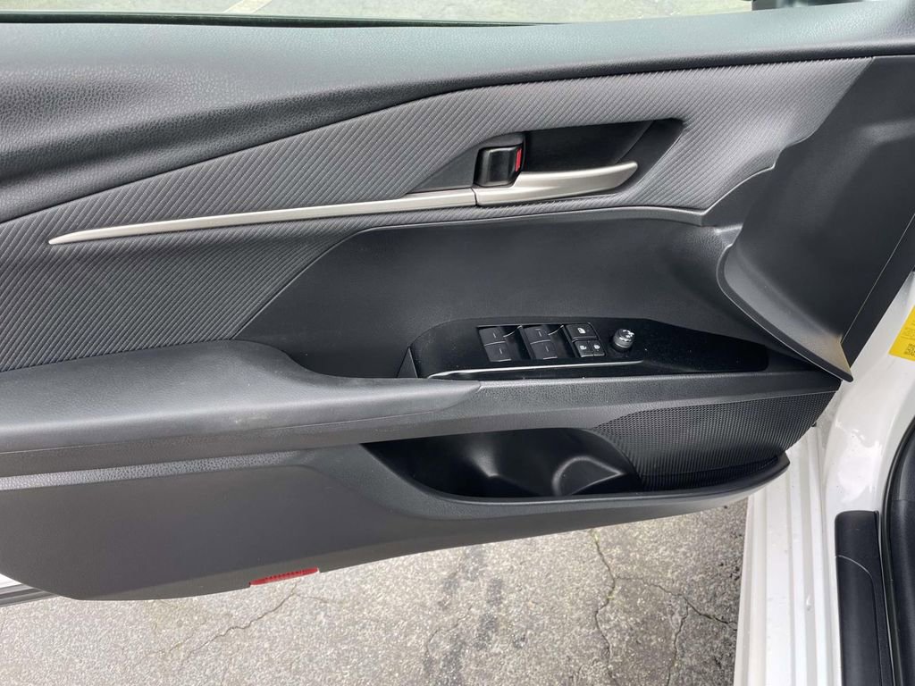 Used 2025 Toyota Camry SE w/ Convenience Package image 27