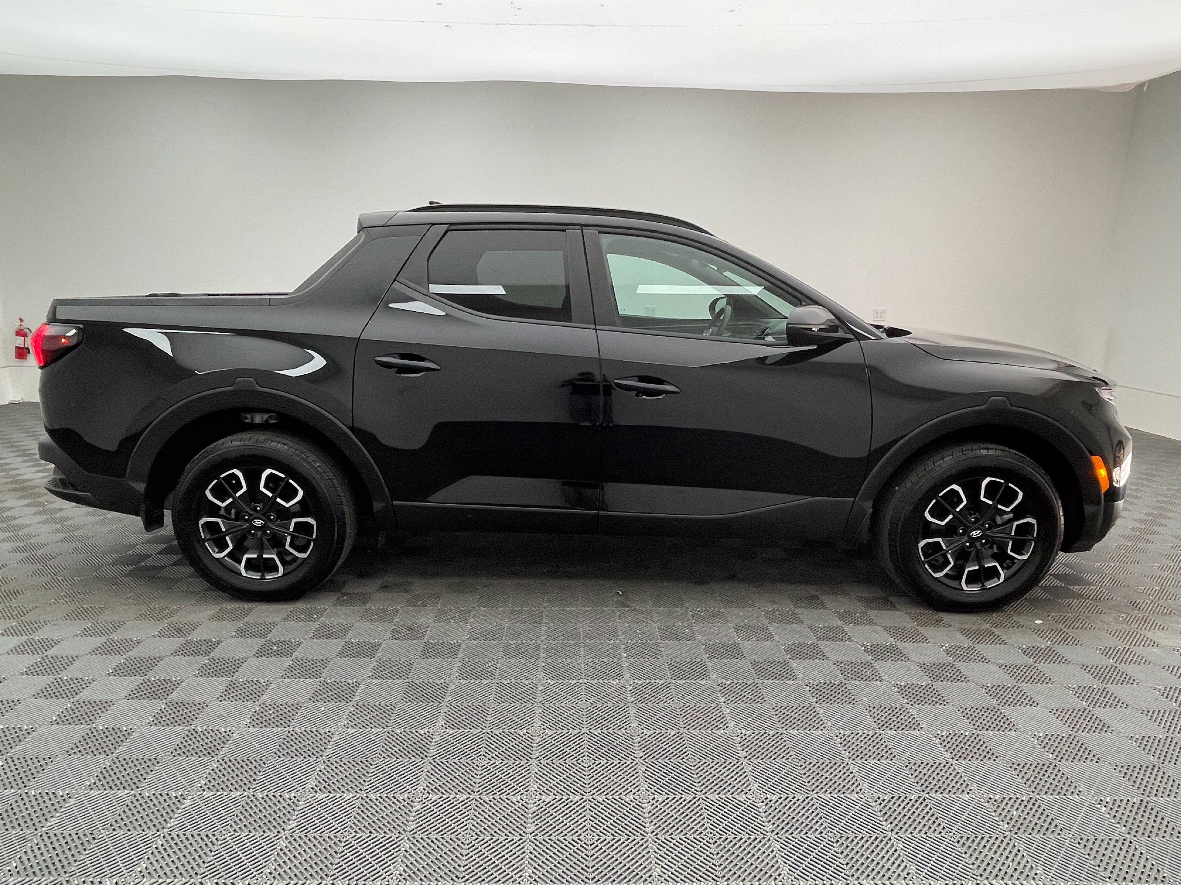 Used 2023 Hyundai Santa Cruz SEL w/ Activity Package AWD/4WD image 7