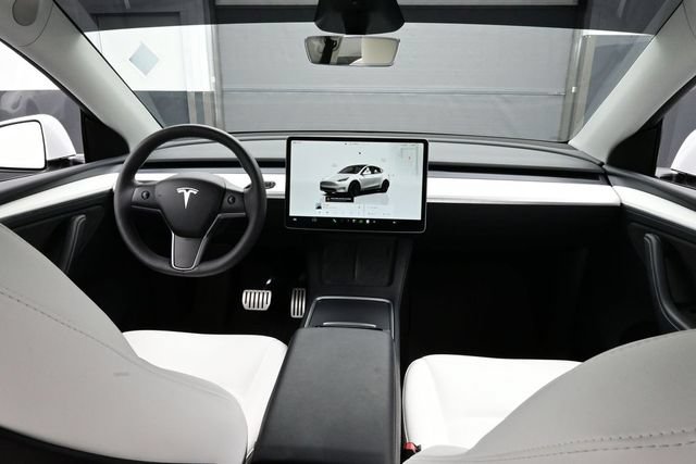 Used 2024 Tesla Model Y Performance AWD/4WD image 16