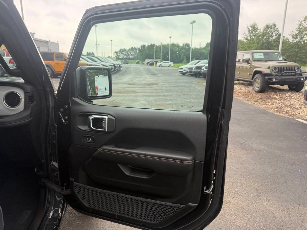 Used 2025 Jeep Wrangler Unlimited Sahara w/ Safety Group AWD/4WD image 56