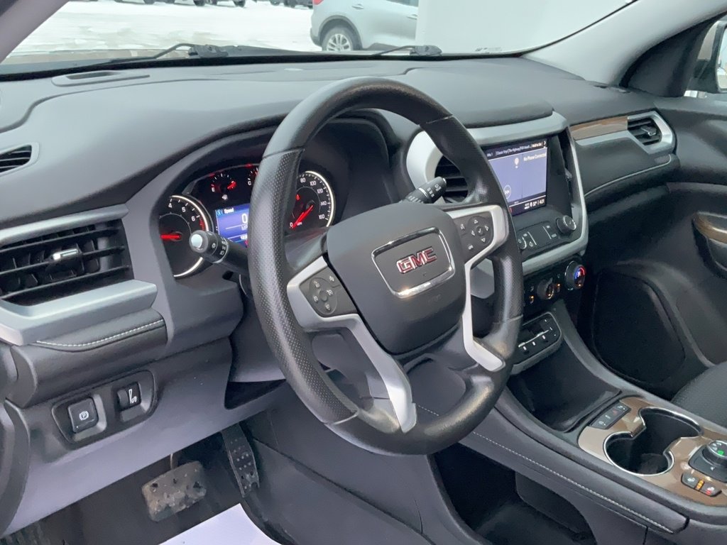 Used 2022 GMC Acadia SLE w/ Driver Convenience Package image 10
