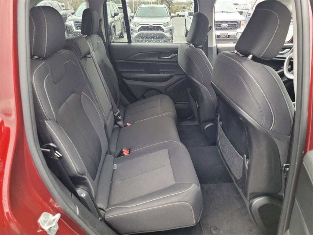 Used 2024 Jeep Grand Cherokee Laredo image 11