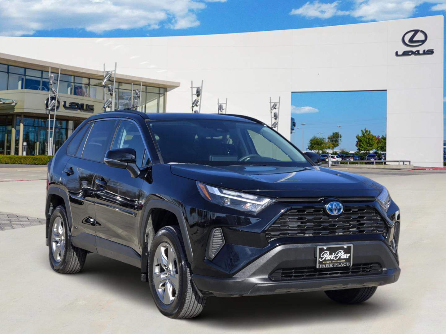 Used 2024 Toyota RAV4 XLE w/ Convenience Package image 2