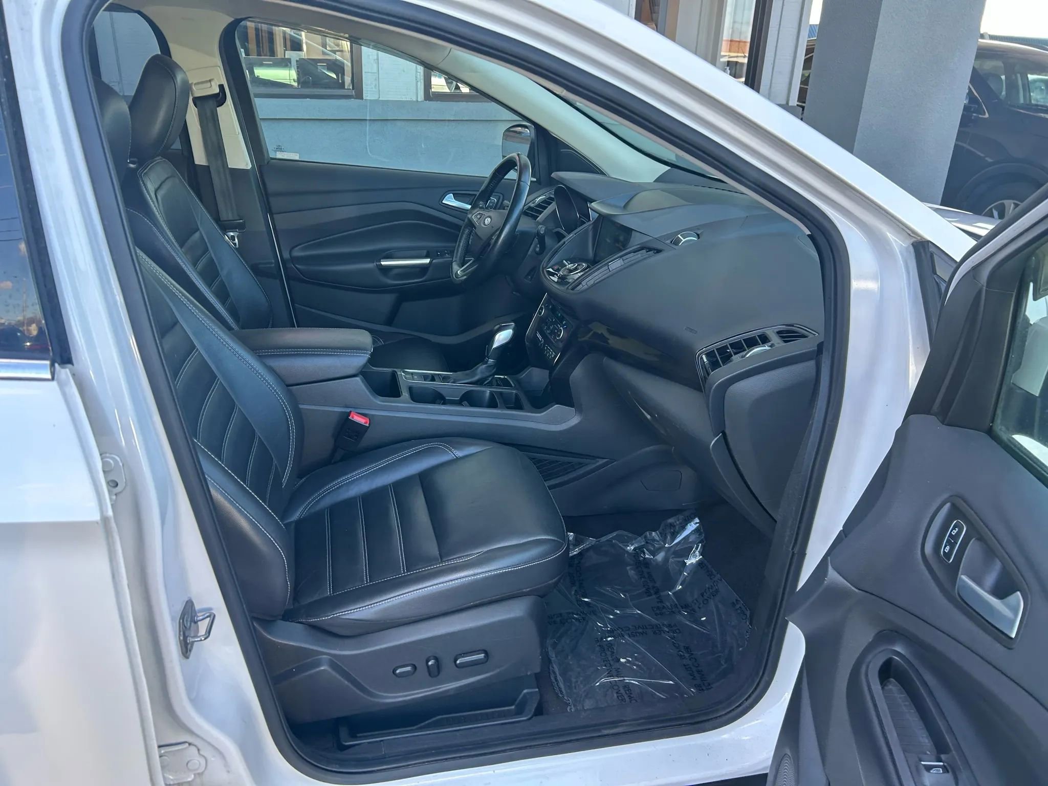 Used 2019 Ford Escape Titanium image 30