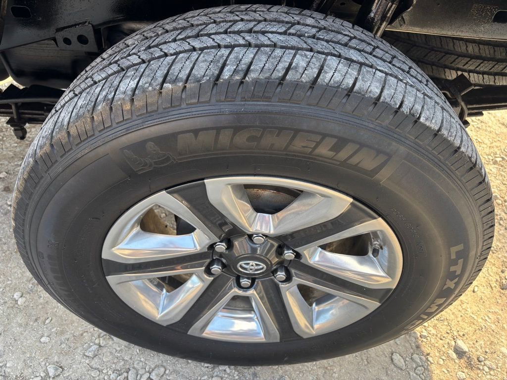 Used 2016 Toyota Tacoma Limited w/ Exterior Package image 23