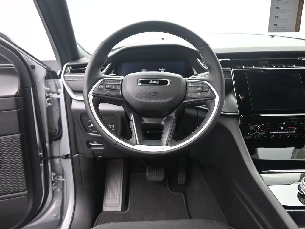 New 2025 Jeep Grand Cherokee L Laredo w/ Luxury Tech Group I image 29