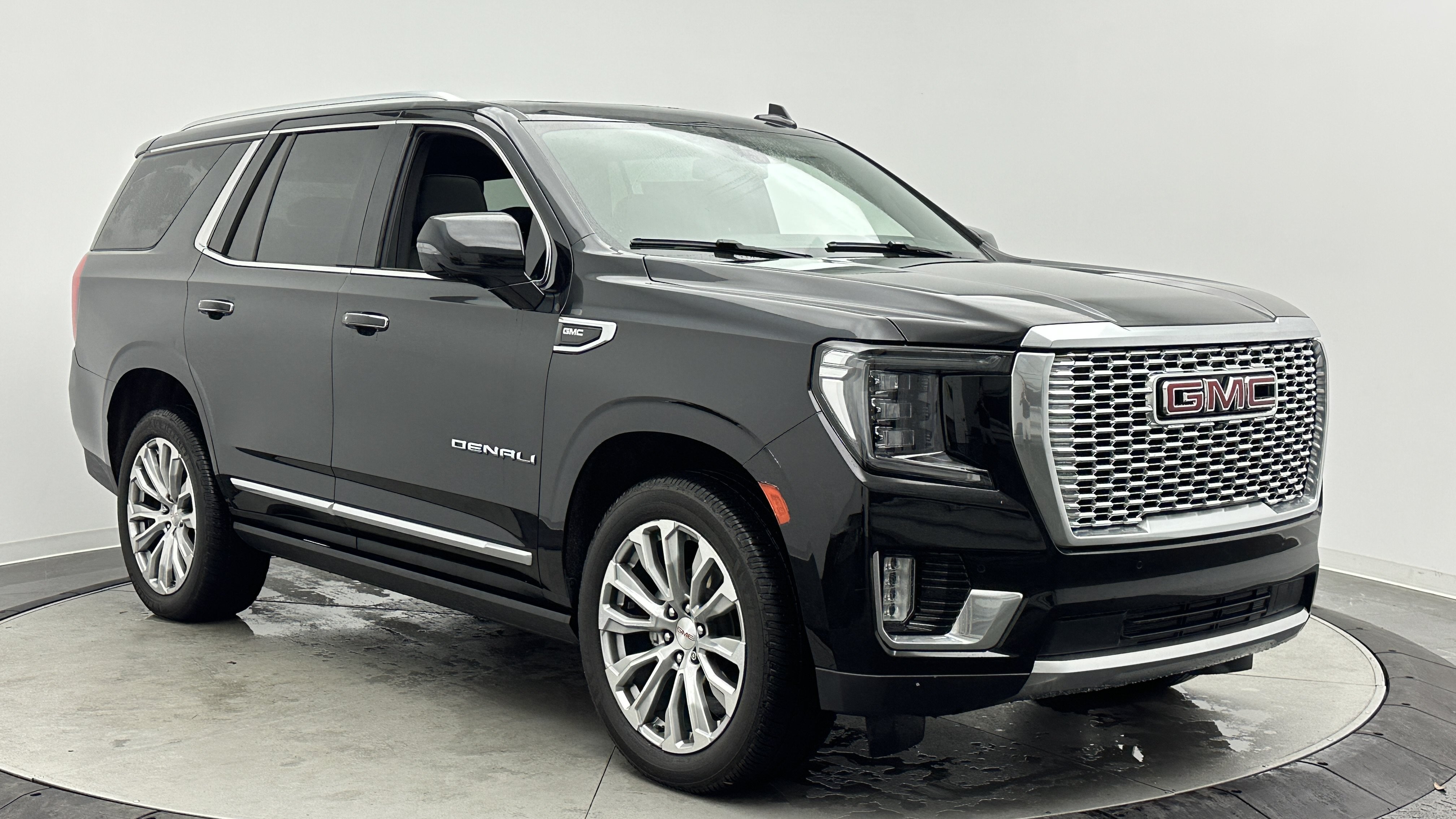 Used 2022 GMC Yukon Denali RWD image 3