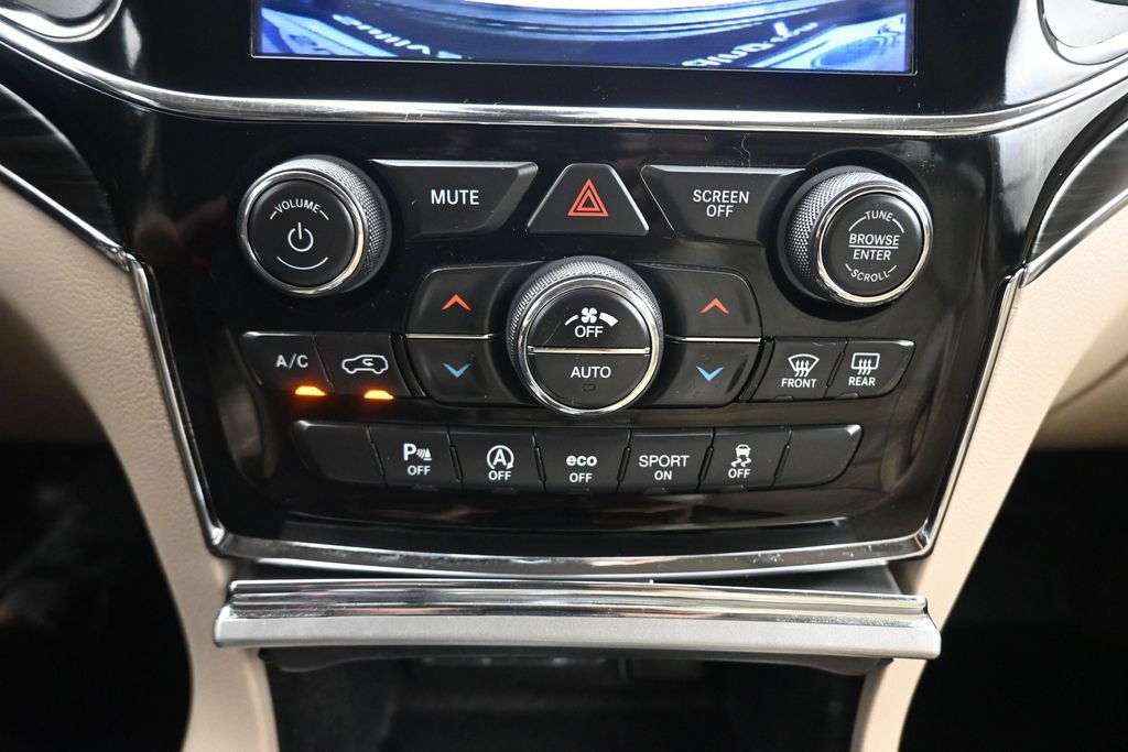 Used 2019 Jeep Grand Cherokee Limited AWD/4WD image 21