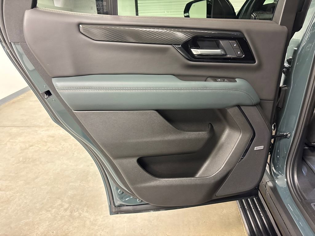 New 2026 GMC Yukon AT4 w/ AT4 Premium Package image 30