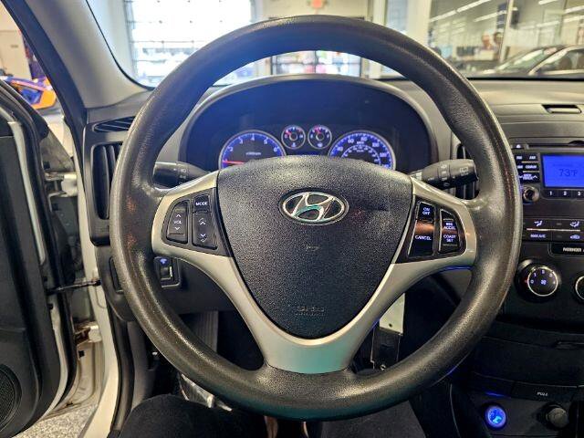 Used 2012 Hyundai Elantra w/ Preferred Pkg image 10