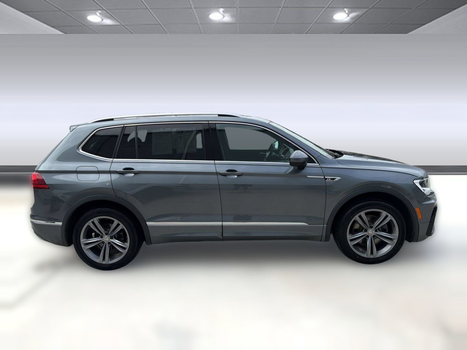 Used 2019 Volkswagen Tiguan SEL R-Line FWD image 8
