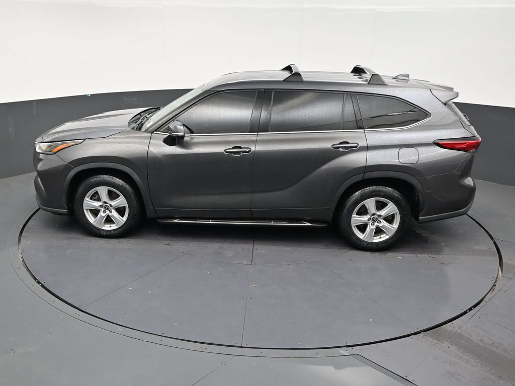 Used 2021 Toyota Highlander L FWD image 12