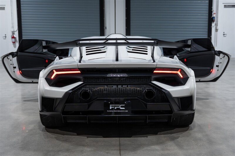 Used 2022 Lamborghini Huracan STO RWD image 34