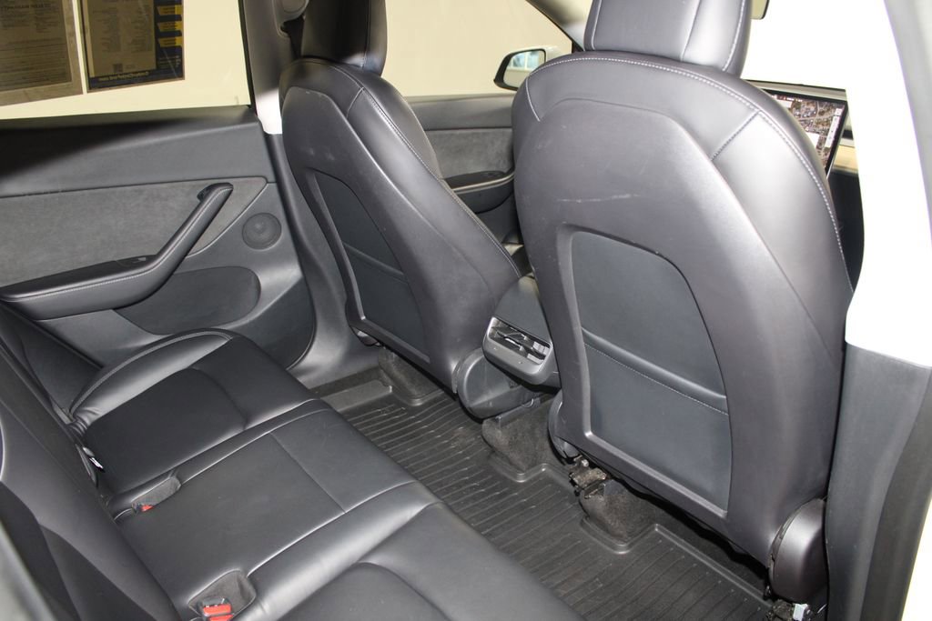 Used 2021 Tesla Model Y Long Range image 30