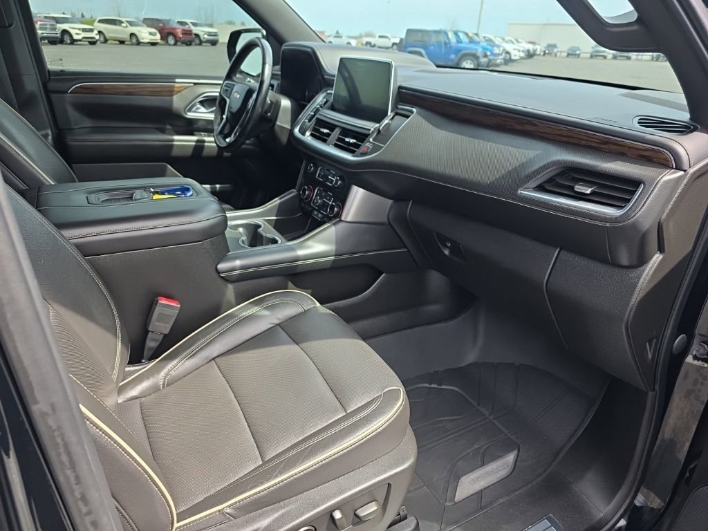Used 2021 Chevrolet Tahoe Premier w/ Premium Package AWD/4WD image 16