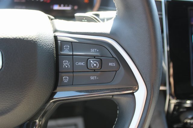 Used 2022 Jeep Grand Cherokee L Laredo image 14