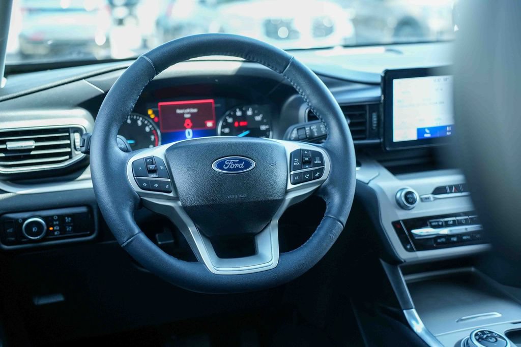 Used 2023 Ford Explorer XLT w/ Equipment Group 202A AWD/4WD image 25