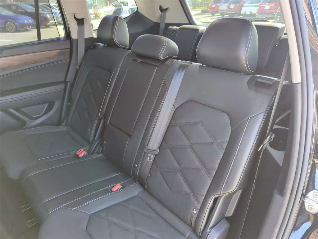 Used 2025 Volkswagen Atlas SE image 30