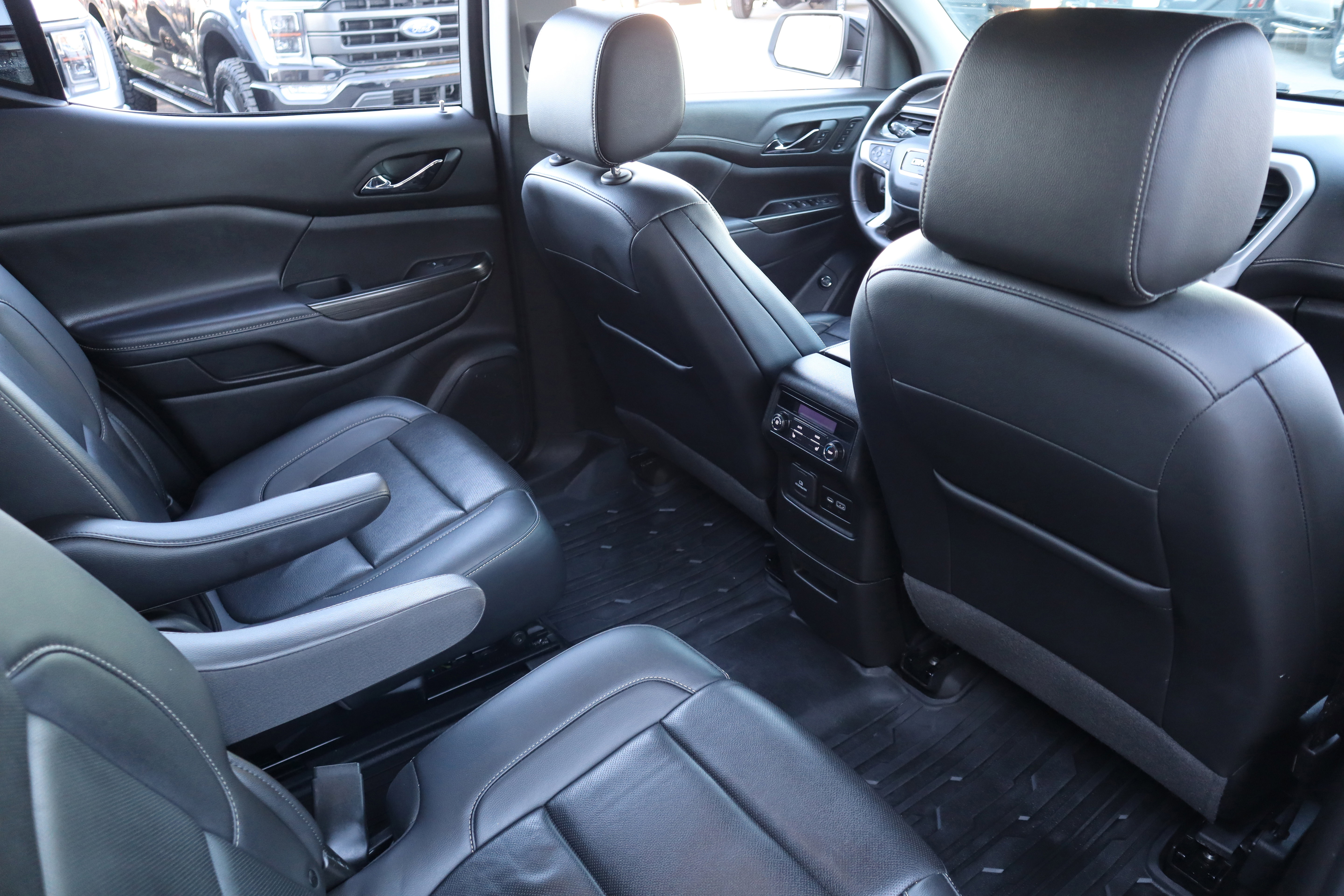 Used 2023 GMC Acadia SLT w/ Elevation Edition image 32