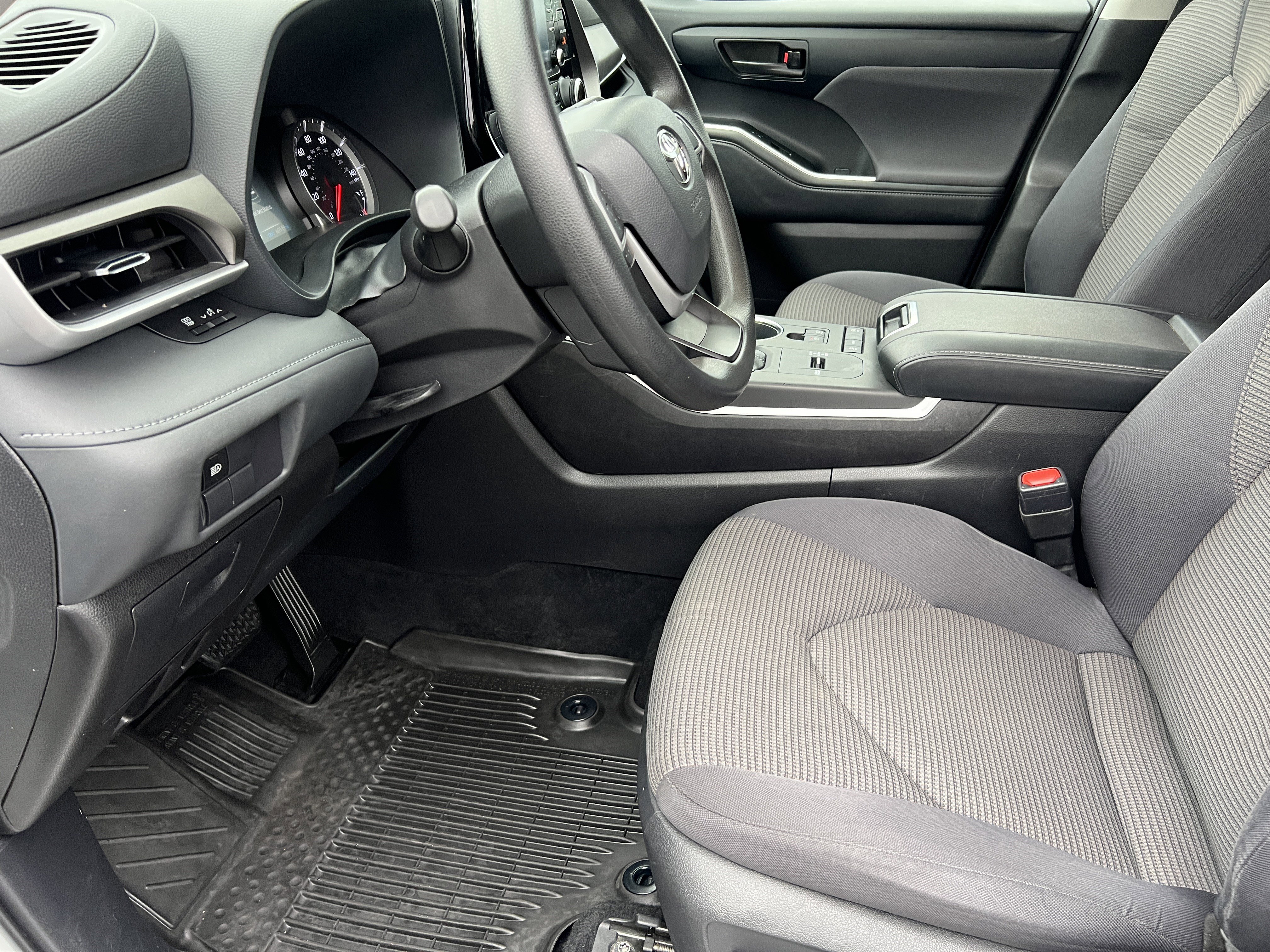 Used 2022 Toyota Highlander L image 13