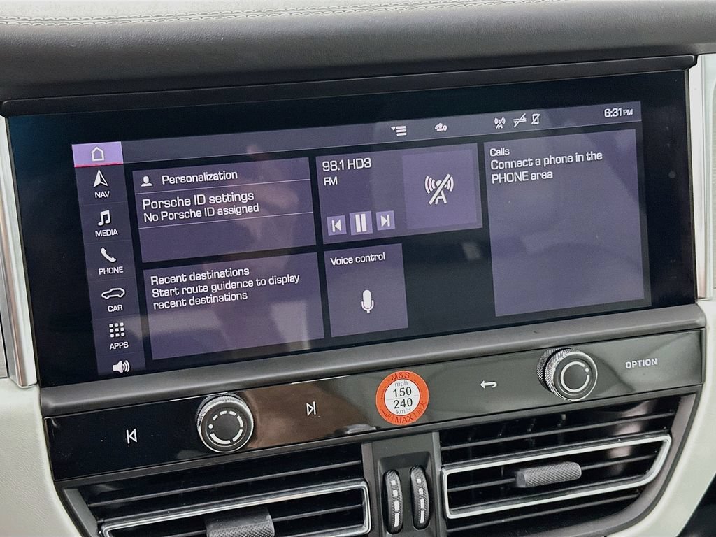 Certified 2023 Porsche Macan AWD/4WD image 15