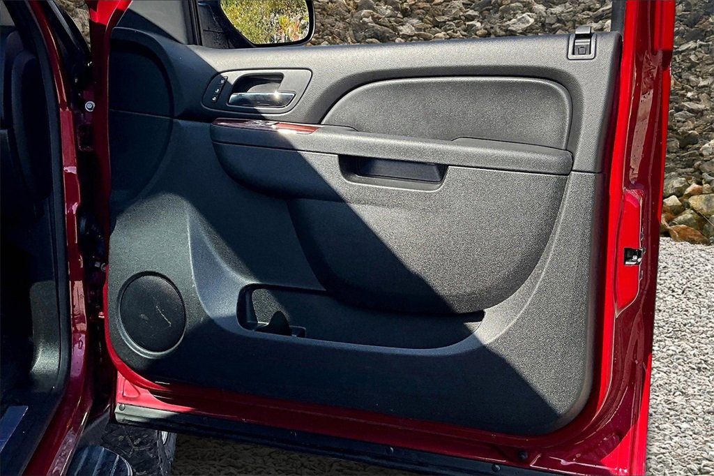 Used 2014 Chevrolet Suburban LTZ image 23