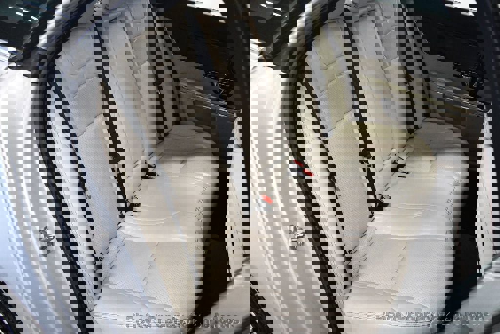 Used 2015 Jaguar XJ image 16