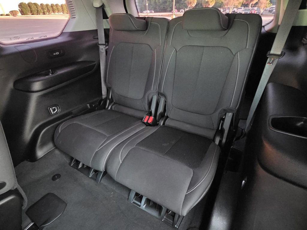 Used 2023 Jeep Grand Cherokee L Laredo w/ Luxury Tech Group I image 13