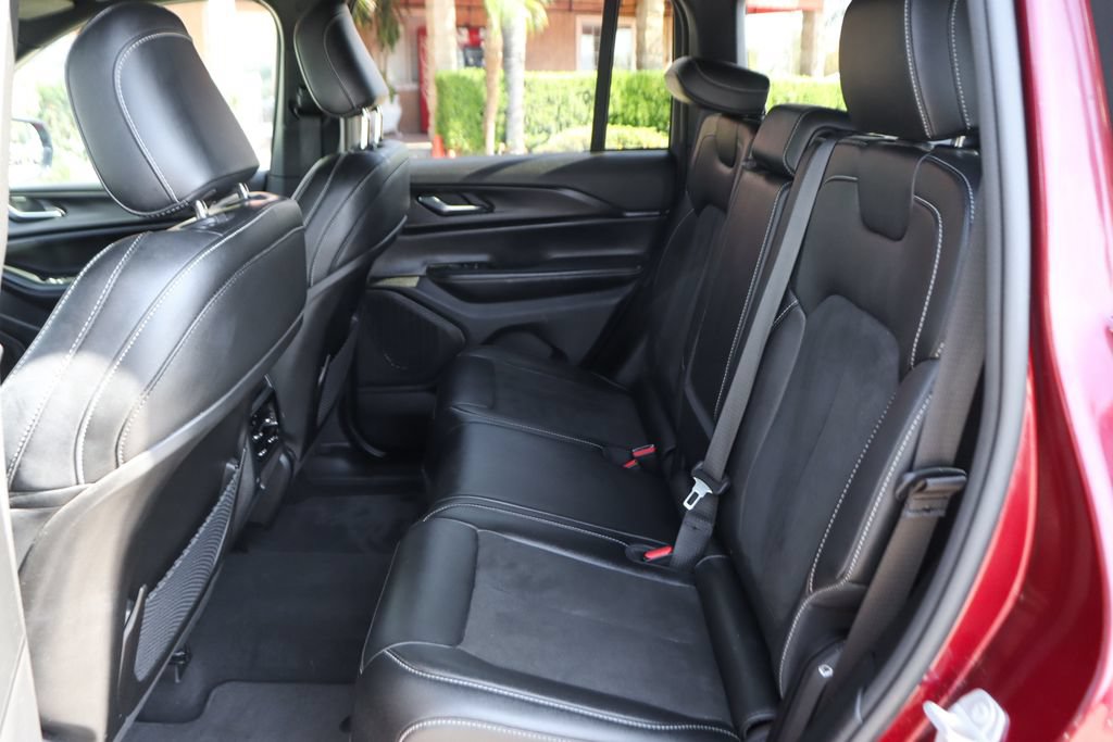 Used 2024 Jeep Grand Cherokee Altitude RWD image 36