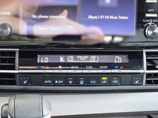 Used 2023 Toyota Sienna XLE image 24