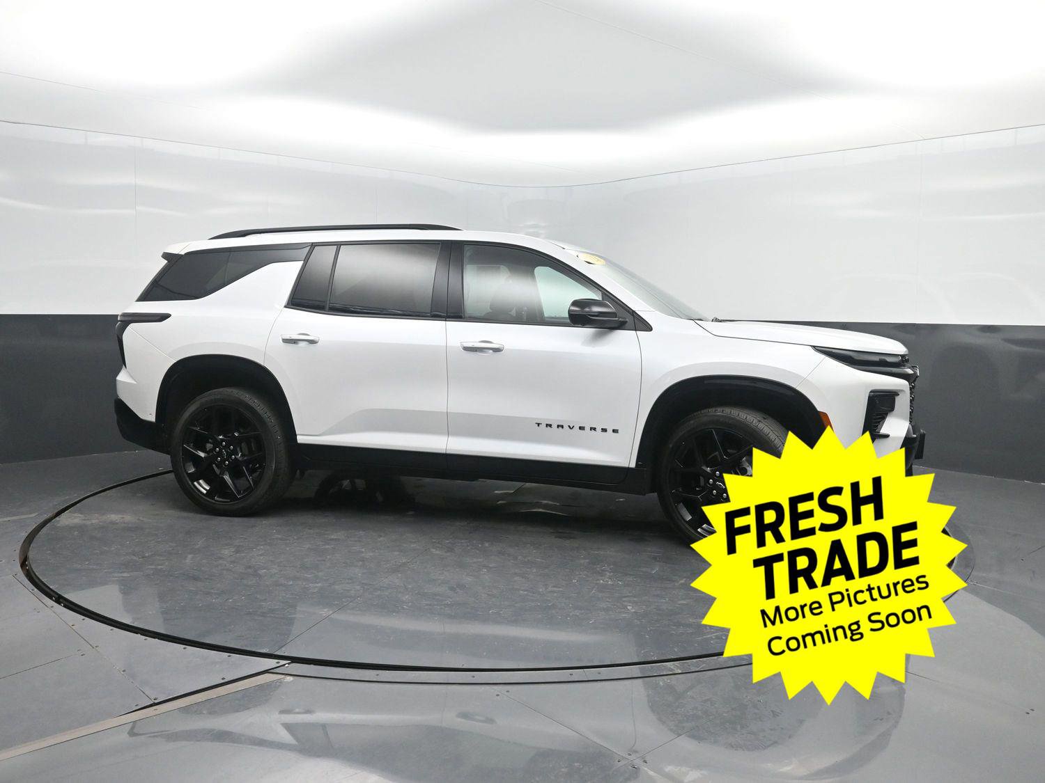 Used 2024 Chevrolet Traverse RS image 3