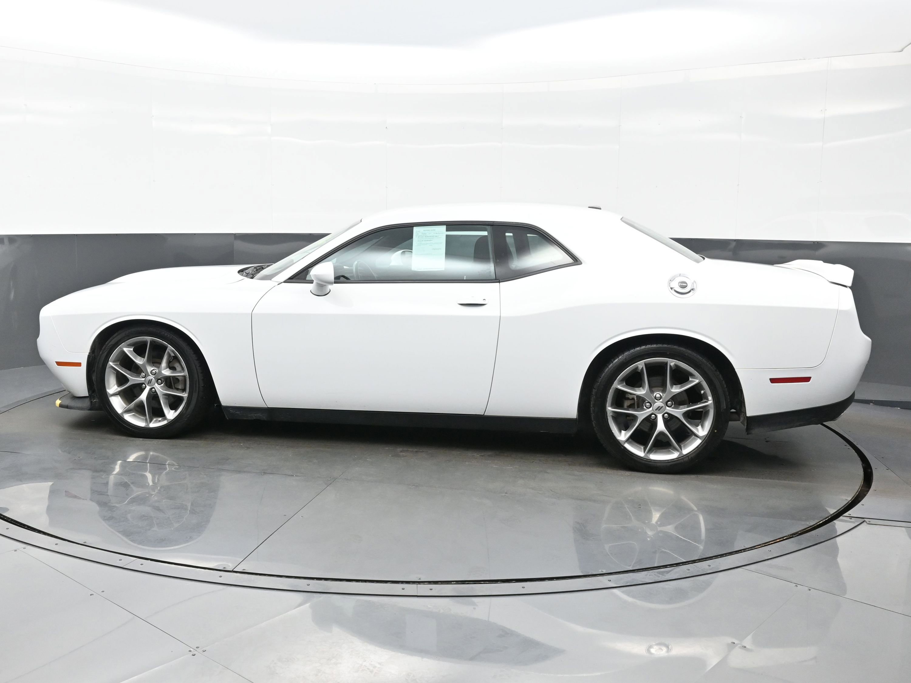 Used 2022 Dodge Challenger GT image 3