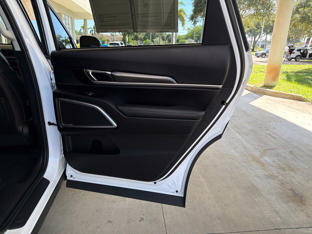 Used 2024 Kia Telluride S FWD image 39