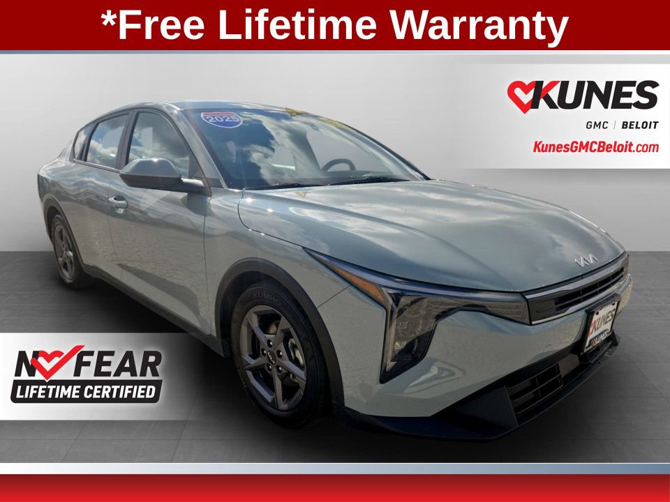 Used 2025 Kia K4 LXS image 1