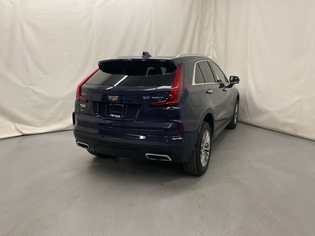 Used 2025 Cadillac XT4 Premium Luxury image 6