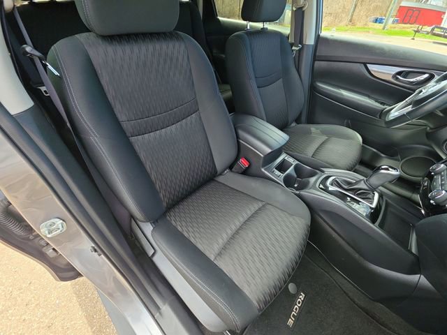 Used 2018 Nissan Rogue SV image 27