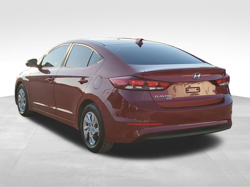 Used 2017 Hyundai Elantra SE image 4