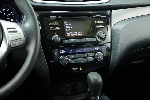 Used 2016 Nissan Rogue SV image 16