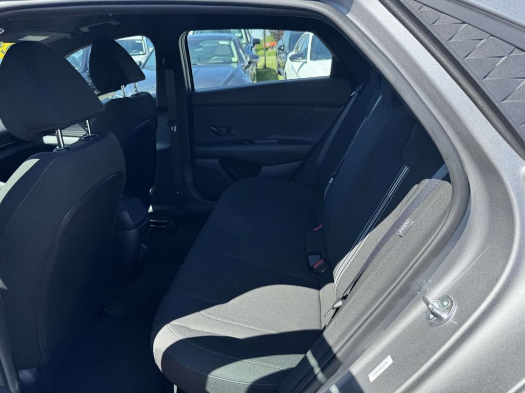 Used 2025 Hyundai Elantra SEL FWD image 12