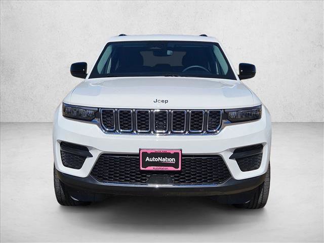 Used 2023 Jeep Grand Cherokee Laredo w/ Luxury Tech Group I image 2